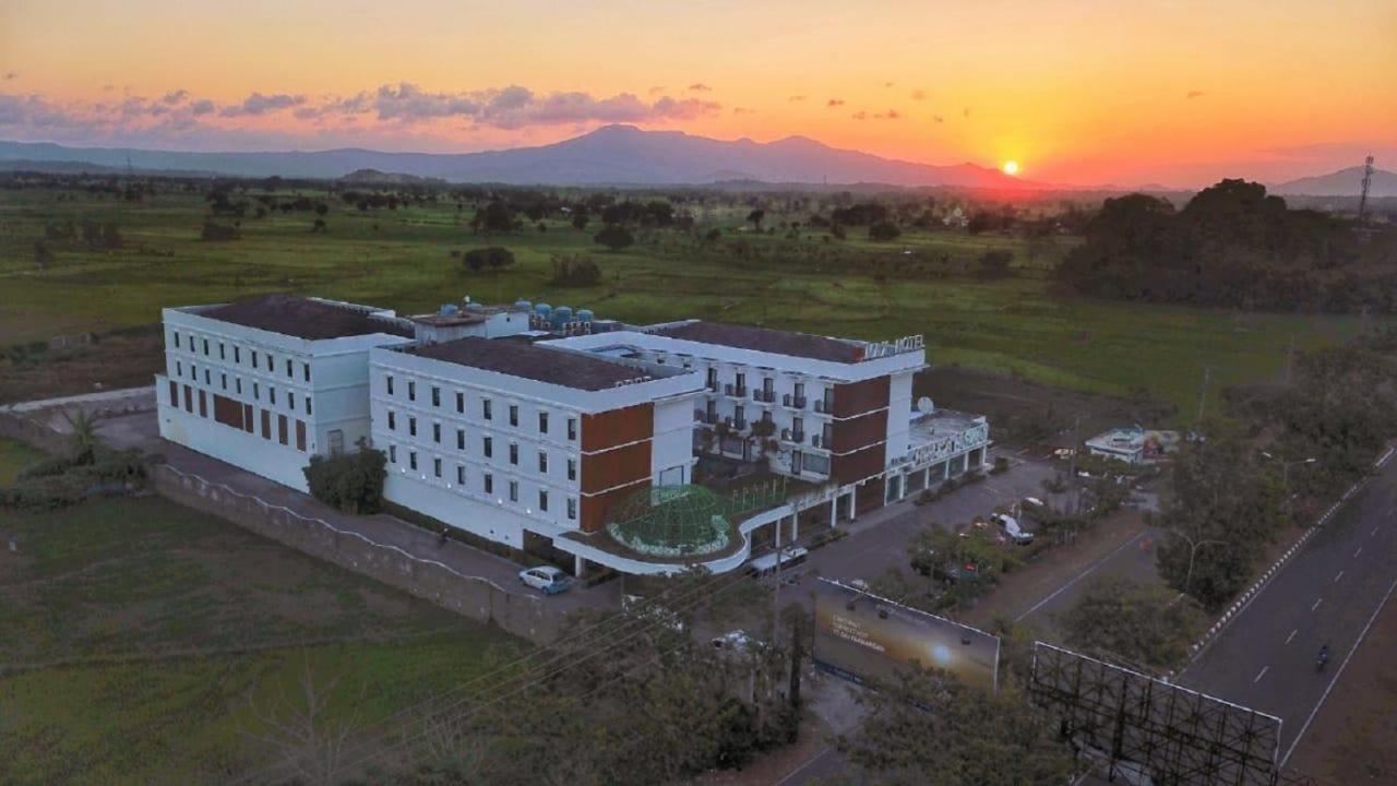 D'Max Hotel & Convention Lombok Praya Eksteriør bilde